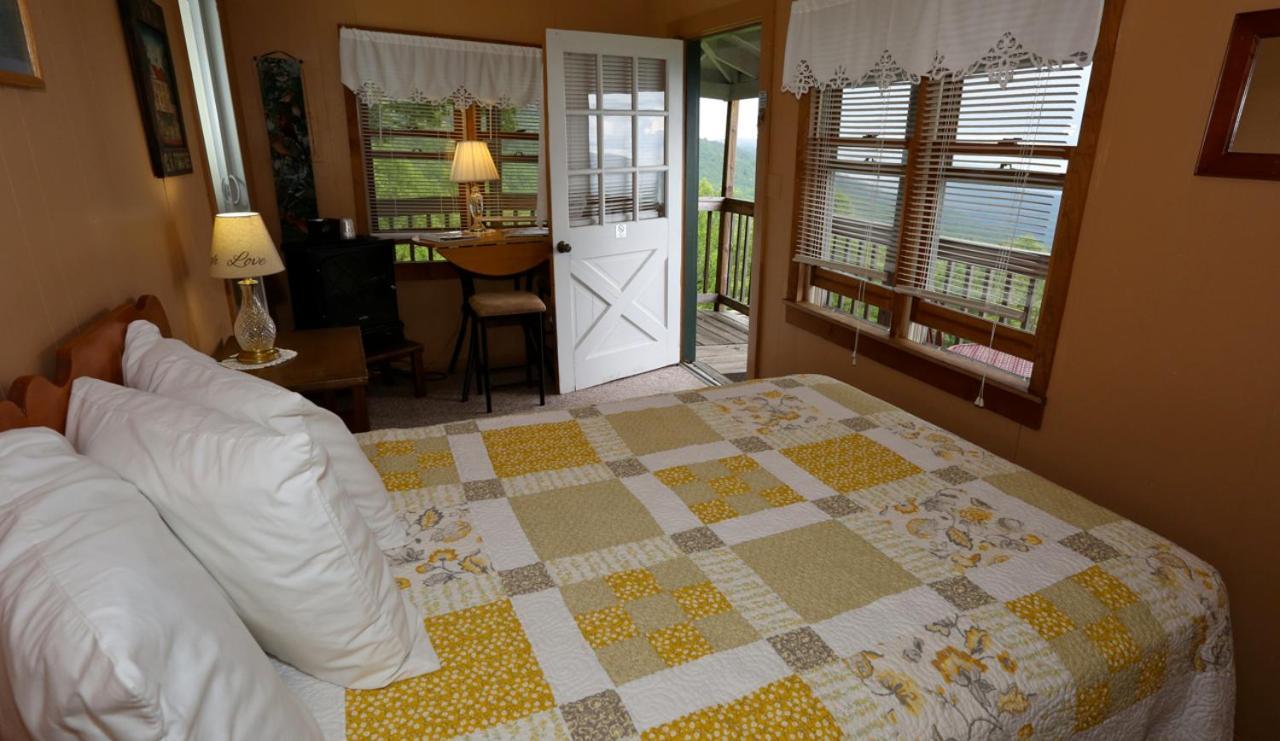 Alpine Inn Little Switzerland Esterno foto