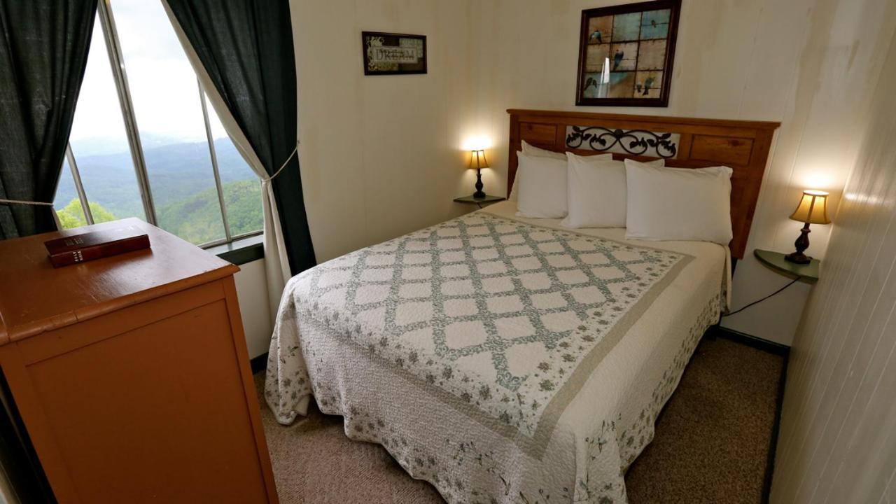 Alpine Inn Little Switzerland Esterno foto