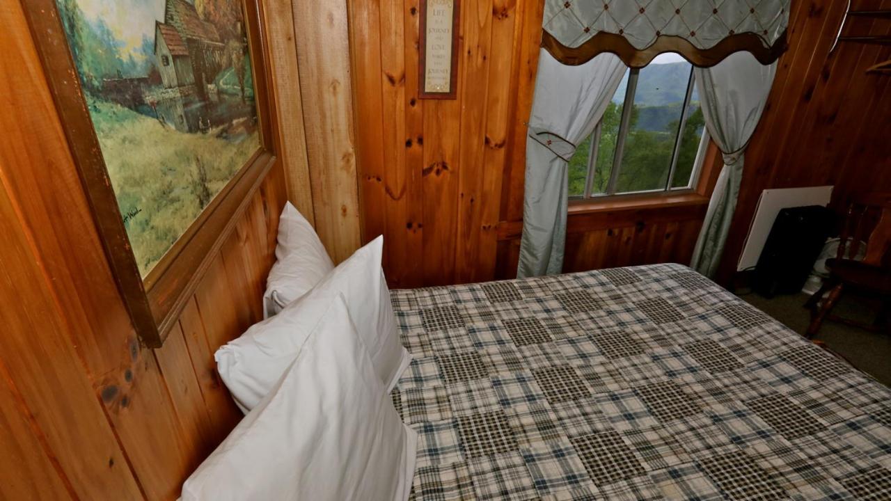 Alpine Inn Little Switzerland Esterno foto